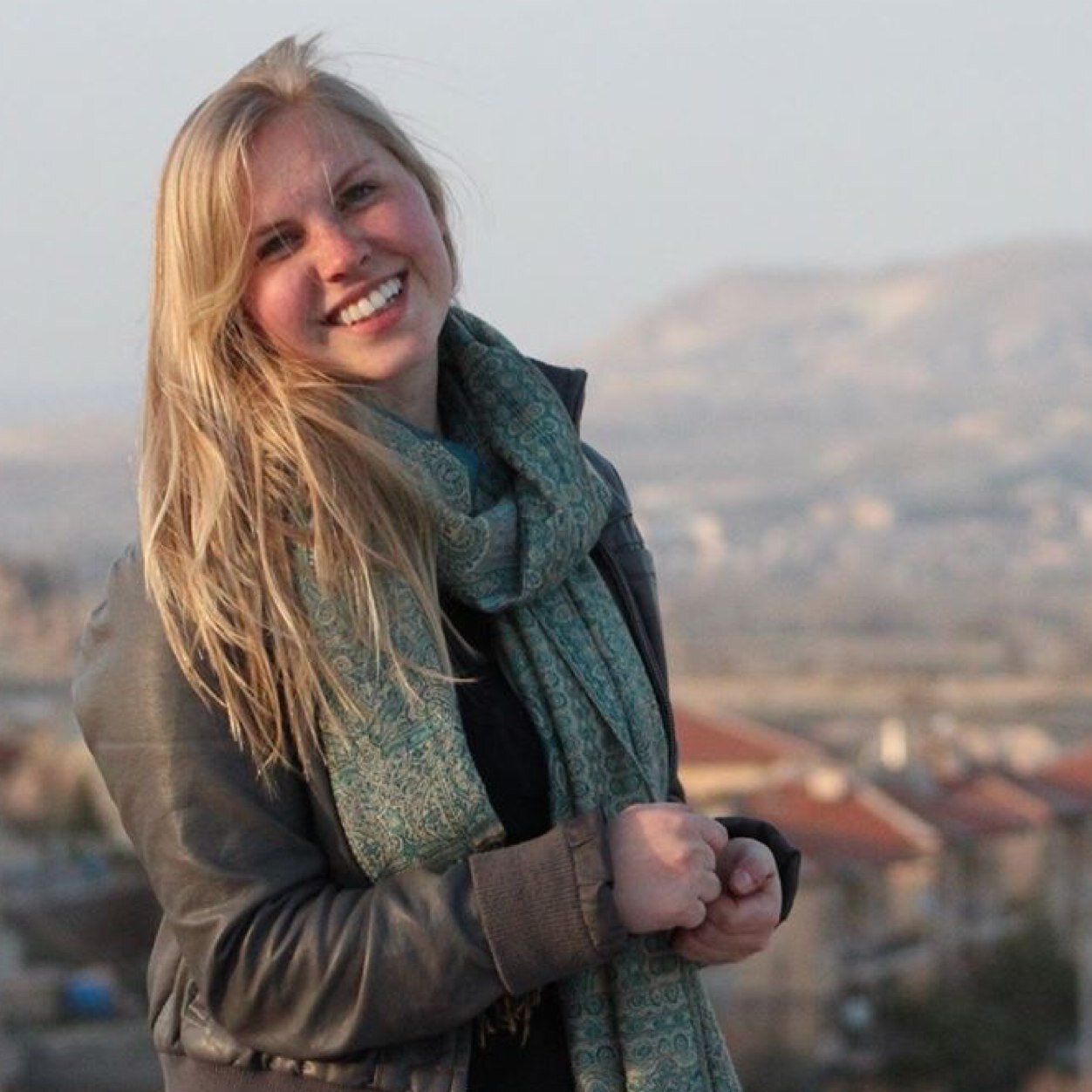 @HofstraU graduate current Photo Editor and former Sales at Yelp.