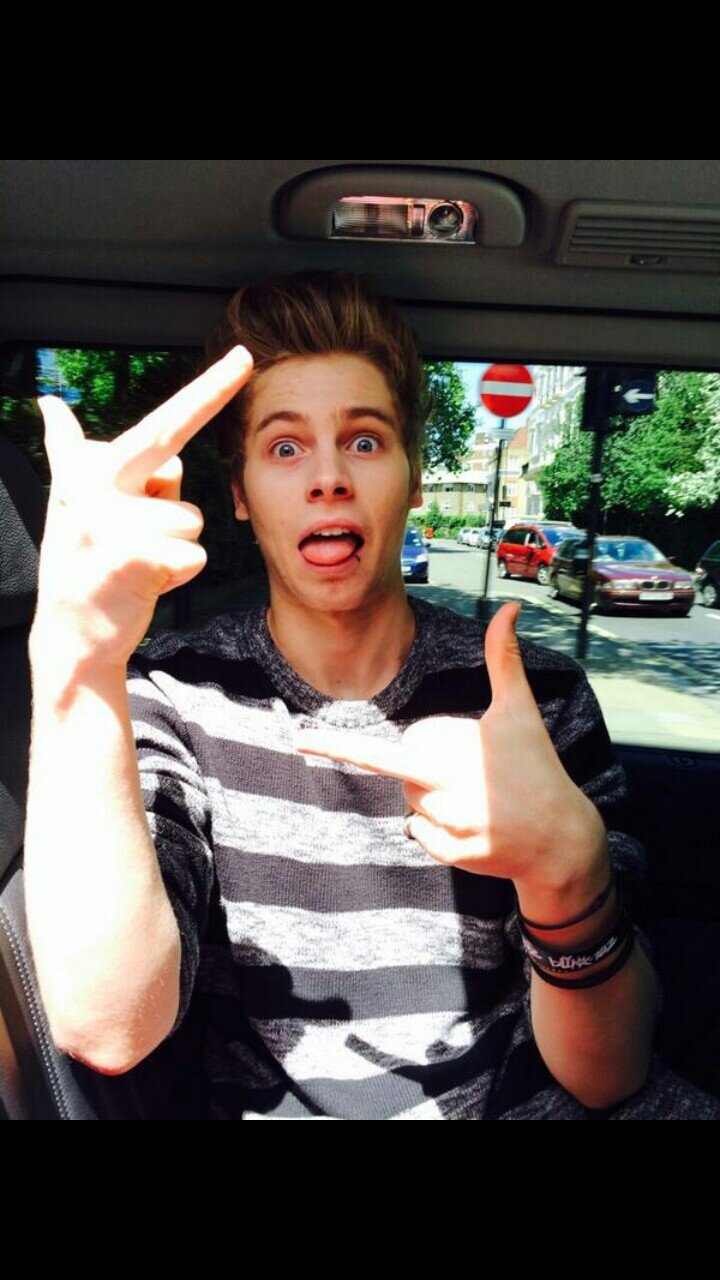 HemmingsBeks's profile picture. ~I like the blonde one with the guitar~