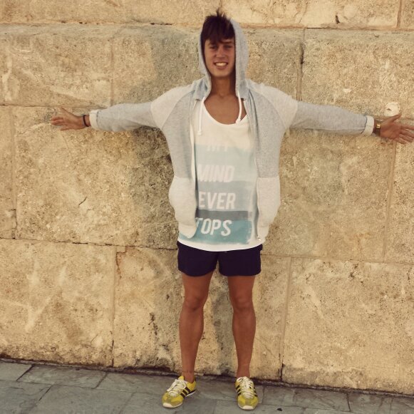 Hacer lo que quiero , creer en lo que hago ! Ex jugador del Sevilla F.C y presente jugador de la cantera  del Recreativo de Huelva