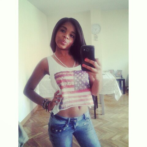 si crees que te pienso todo el dia te equivocas , tambien lo hago de noche... ♥
