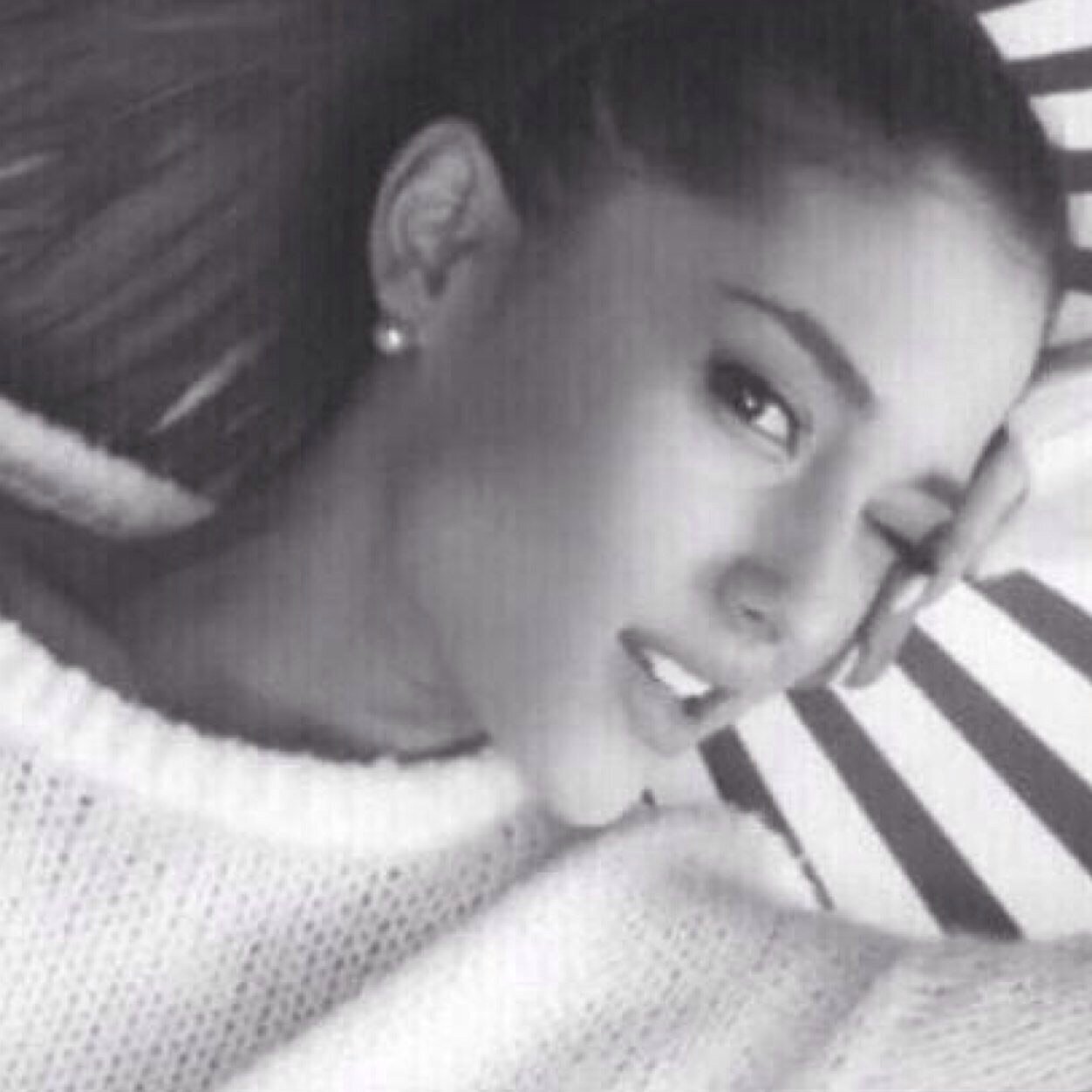 looking for arianators to join me in a group, so if you want to dm me x