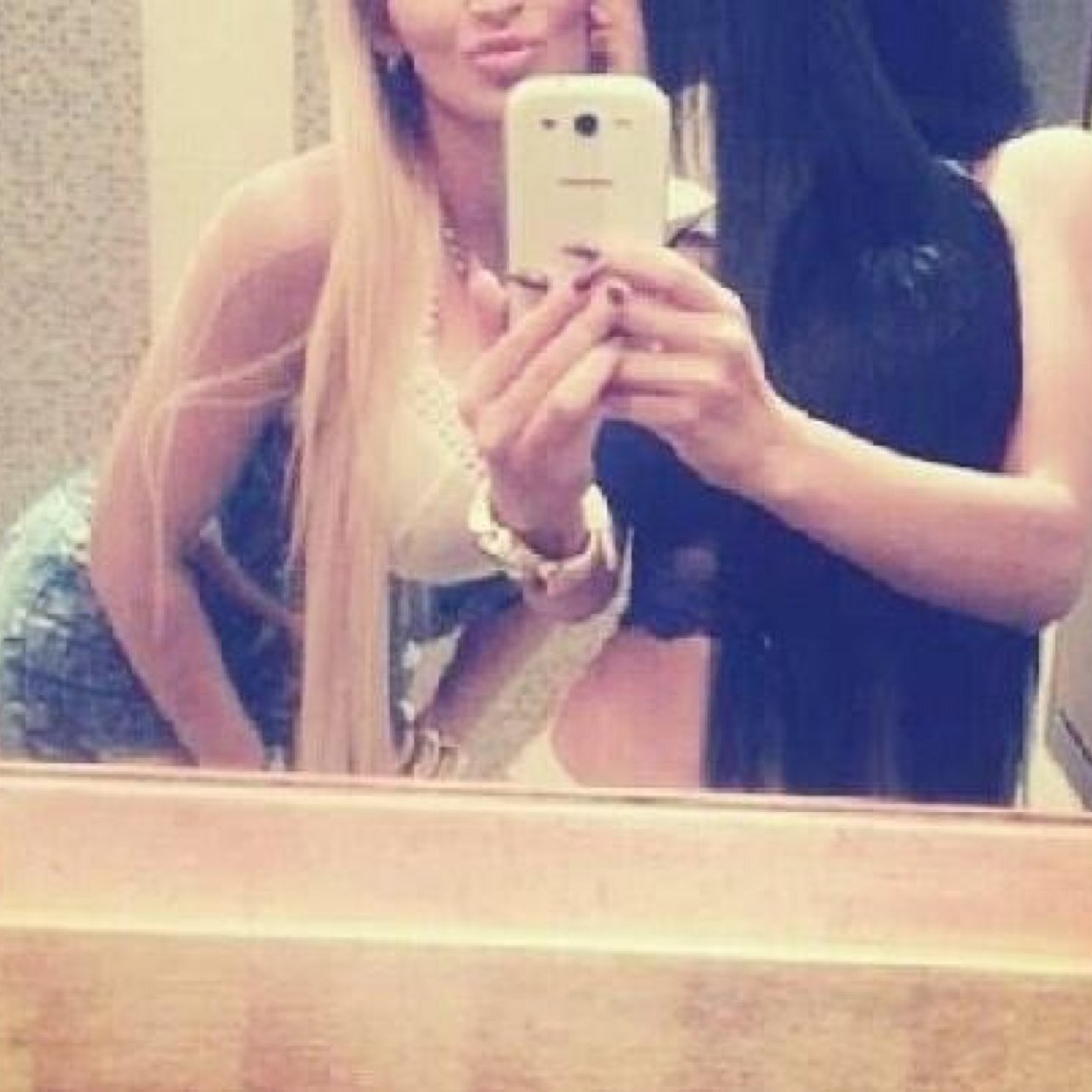 mariex_lopez's profile picture. Perras de boca y actitud solo buscamos algo de diversion ( no damos inf personal al menos que valga la pena) Diferentes a todas :) / mariex & katy