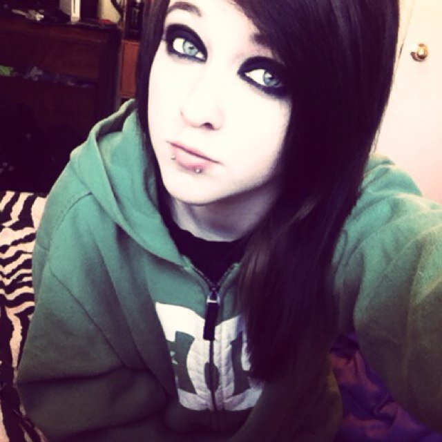 Heyy i like bands :3 Instagram: @_bitchkabab_. I dont like people...except for you, you're cool ^-^