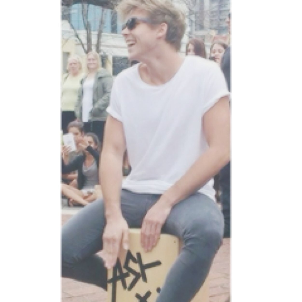 follow @elitehemmings