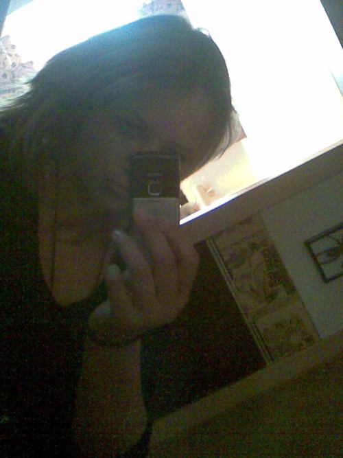 angifeatmiley's profile picture. 