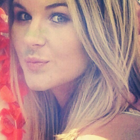 *love music, living life to the fullest, laughing and just being me - family and friends are a HUGE part of my life  ♥