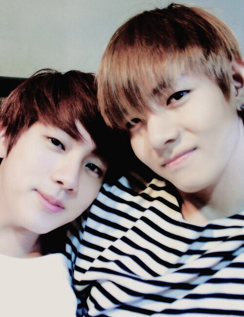 방탄소년단 김태형 (뷔) || 1995 || 10% genius 90% idiot