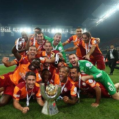futbol fanatiği kurulduğu yıldan beri ak partili.