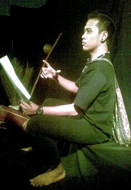 kesadaran adalah matahari, kesabaran adalah bumi, keberanian Menjadi cakrawala, dan perjuangan pelaksanaan kata-kata _WS Rendra (path: saputra 
dimas)