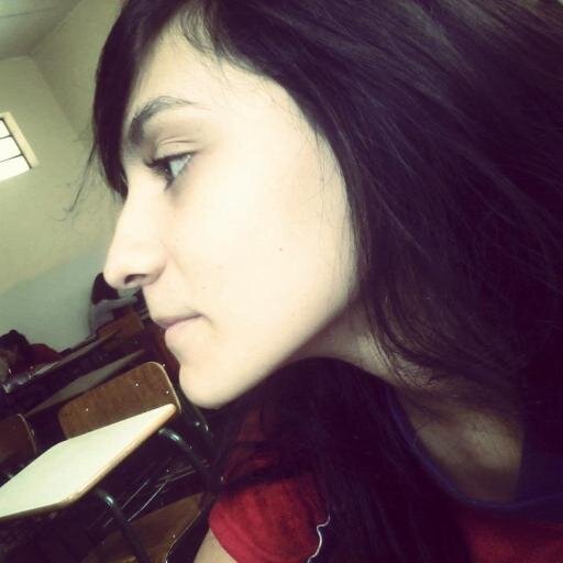 15 anos - Gosto de música, cinema, festas e sou muito chata, irritante e insuportável... Mas sou legal !