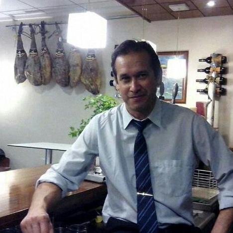 C_JuanitoPlaya's profile picture. Cervecería Juanito Playa está situada en la Playa de Muchavista donde degustará tapas con calidad, jamón de pata negra, embutidos ibéricos y ¡mucho más!