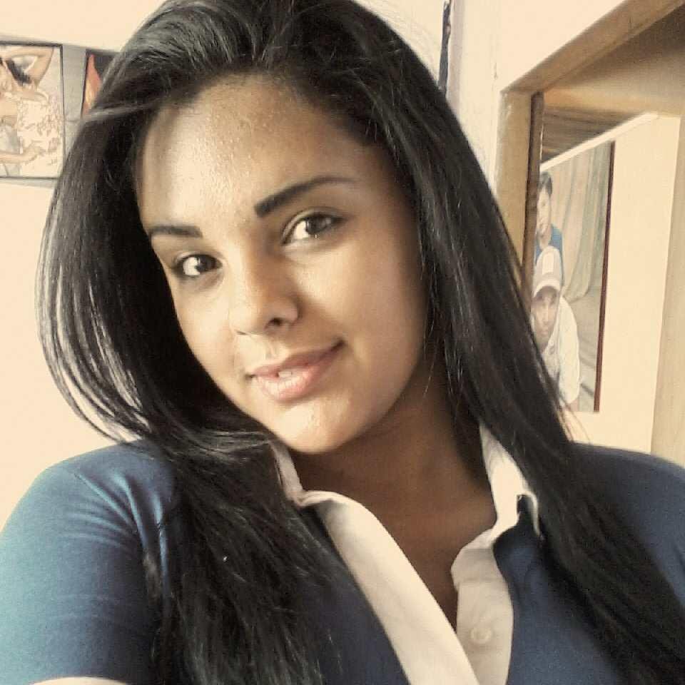 Por fora a *MENINA* q muitos julgam
Por dentro a*MULHER* q poucos conhecem!
