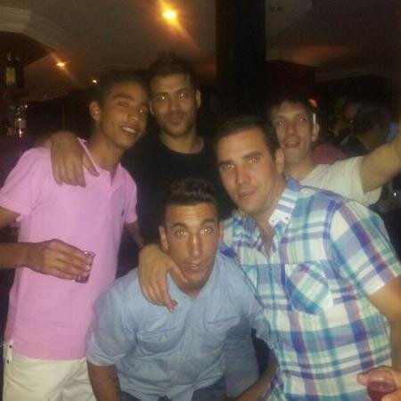 me encanta el deporte,sobre todo el futbol,y estar con mi gente