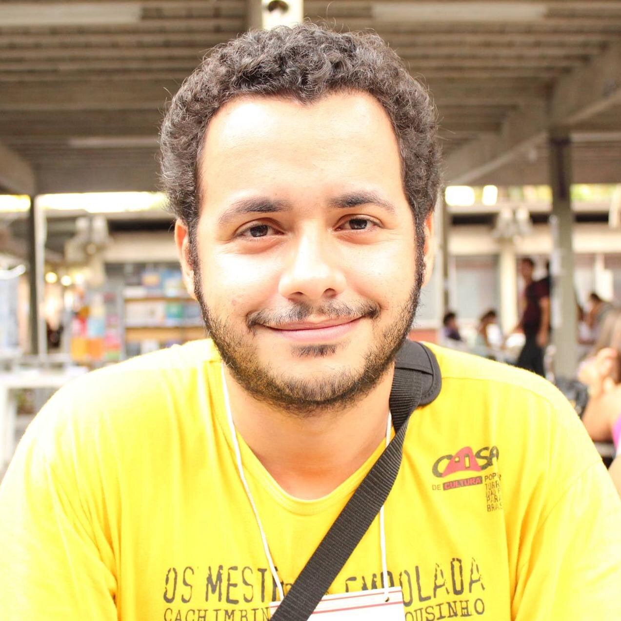 Estudante de Graduação em Ciências Sociais da UFPB, fotógrafo amador, anti-fascista e algumas coisas... caso queira saber mais de mim, só vim me perguntar!  ;)