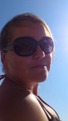 Single mum on high heels, loving James, music, books, wine and food. Photographer, motorcycle driver and Dutch-Mancunian...
