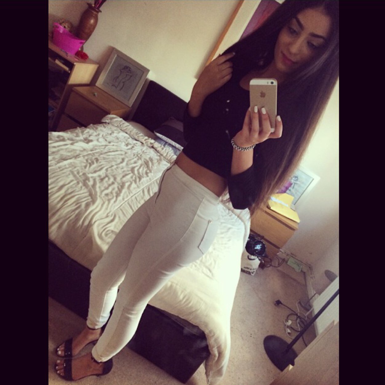 Instagram; HazelOzulku
Snapchat; HazelOzulku