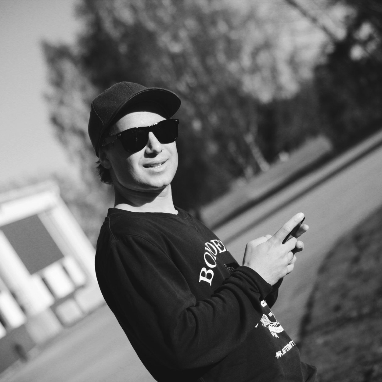 Azadrakh's profile picture. Jag gillar min säng