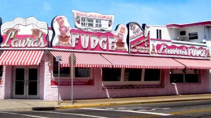 Hello! If you ever find yourselves down in Wildwood, NJ come on down to Laura's Fudge Shop at Wildwood and Ocean Ave for some sweet treats at the shore!