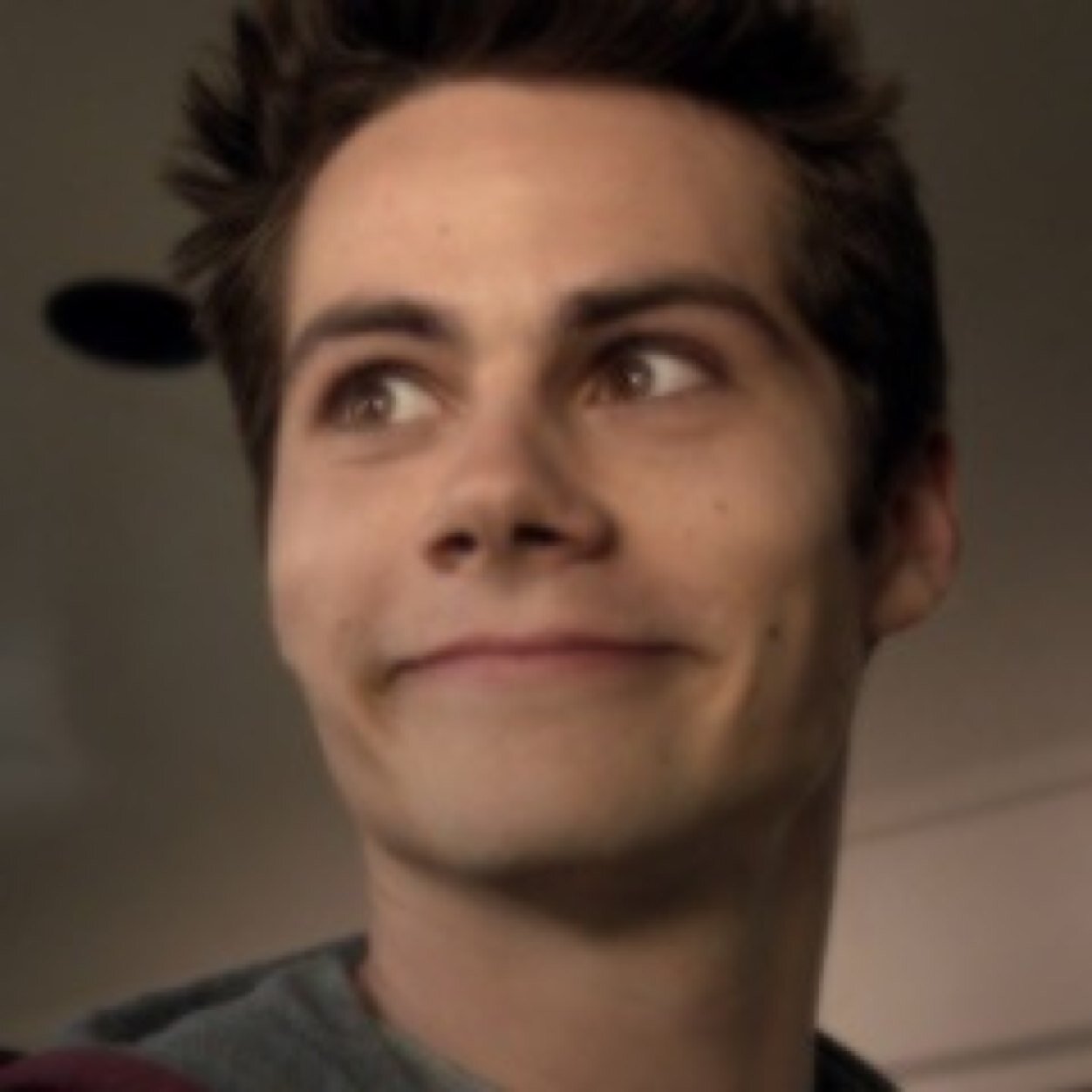 Follow @omgdylanobabe because she just gave you a free follow bc she loves you ok? Ok.