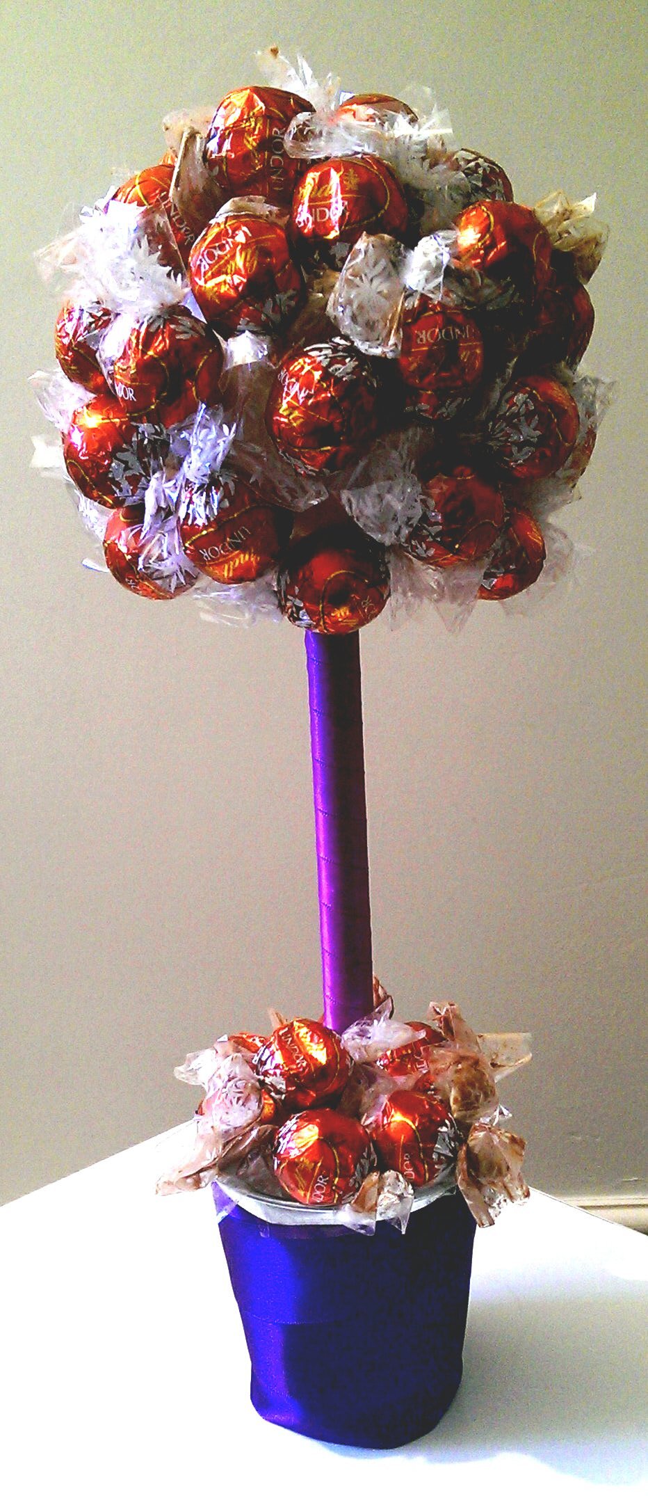 Personalised sweet trees, chocolate bouquets, gift hampers, wedding favours to give your gifts that personal touch