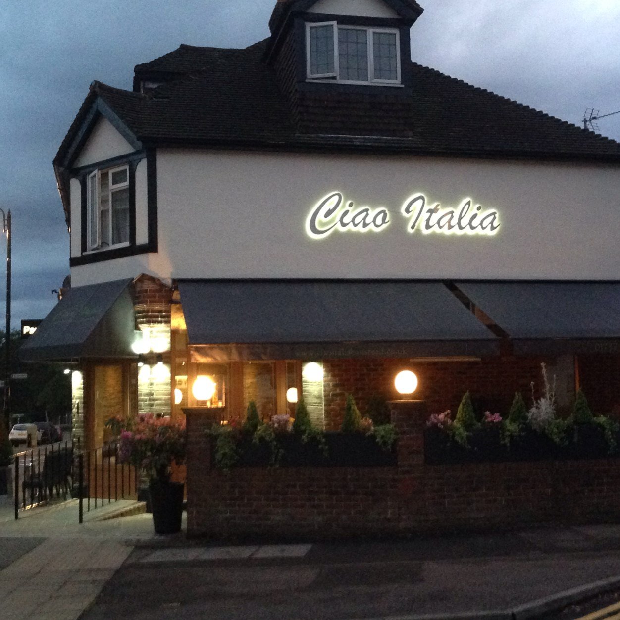 Authentic Italian Cuisine located in the heart of banstead village. Established in 1986 and family run! Come and experience the newly refurbished restaurant!