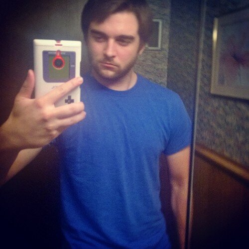 28 years old. Married, father of 3. I'm an aquarium that likes long walks on the beach.