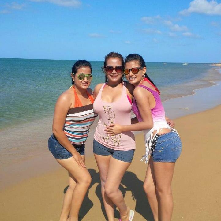 Estudiante de comunicación social Mención relaciones Publicas y Publicidad .. soñadora con los pies en la tierra :*