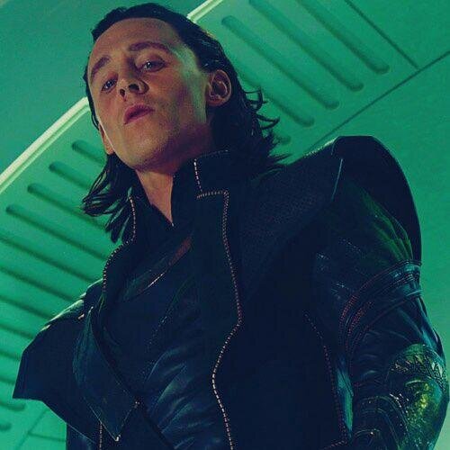 DON'T FOLLOW THIS ACCOUNT it's just a free follow from @w_wobbly_miss (which you should follow for 13.4 hugs)