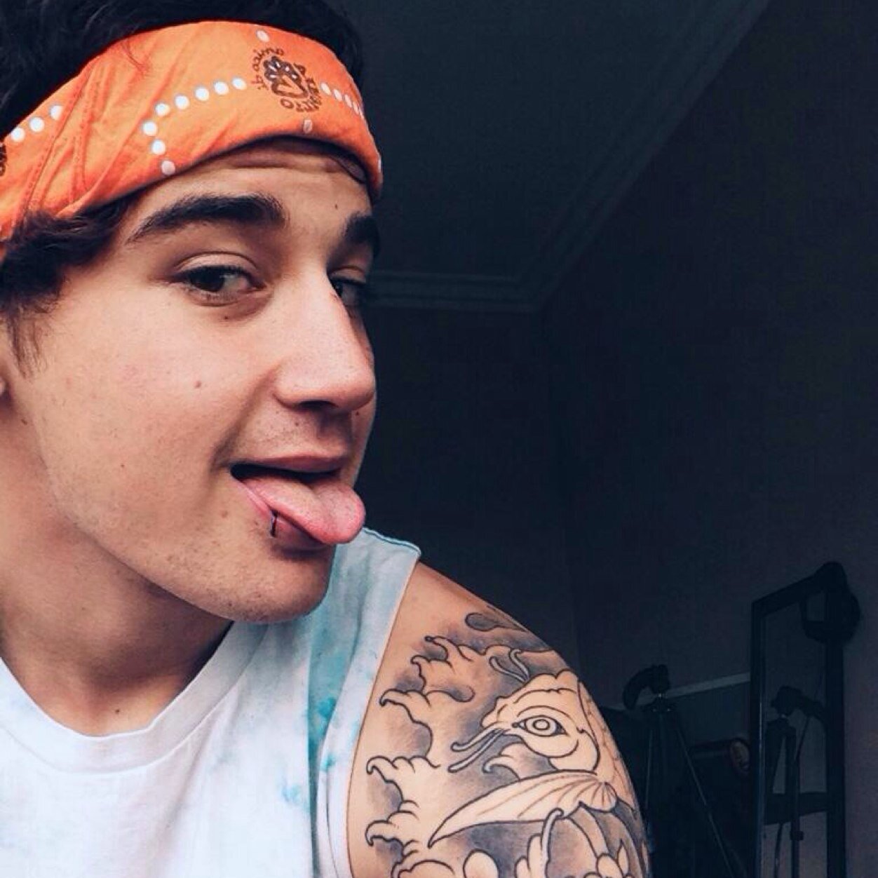 You just got a free follow! Would be nice if you would go follow @x__isa__x :)