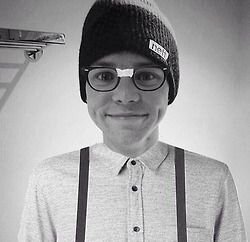 PLEASE GO RT THIS https://t.co/JYtDLplSl7 IT WOULD MEAN THE WORLD TO @Jemma__5SOS 3 Love you!3