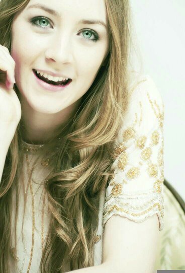 18.Tierna y timida/puede llegar a ser gran confidente ♥ Hermana adoptiva Emily♥Enamorada ♥ @Louis_CIR ♥ and live with he ♥