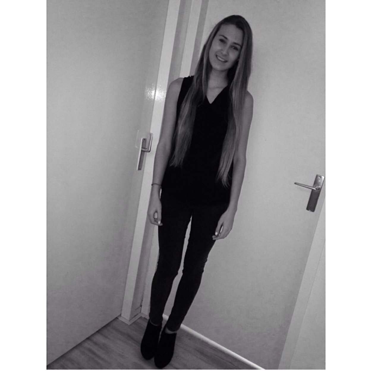 NOTYOURS_X's profile picture. Justin , Miley & Cara ∞