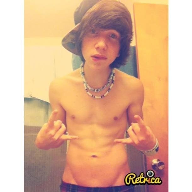 I play Basketball and Football.| Im 17. | Instagram- Mattstoner22.| Snapchat- Mattstoner13.| I follow back.| 3 Just got back on this. Follow