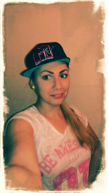 reea_reka's profile picture. A smile doesn’t cost anything ...