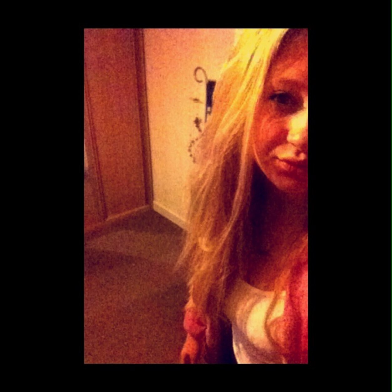 Never let the sadness of your past and the fear of your future ruin the happiness of your present//