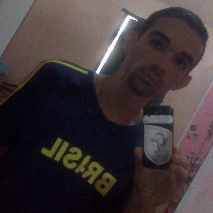 27 anos, Taurino, Flamenguista, Abcdista, Membro da @EquipeCanaeGado, Magrelo, Nordestino com orgulho, Engraçado e se quizer saber + me segue !!! rsrsrsrsrs
