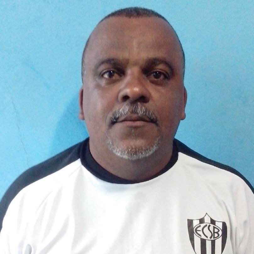PAULO PEDRO, 46 ANOS, TREINADOR DO PROFISSIONAL E DIRETOR DE FUTEBOL DO ESPORTE CLUBE SÃO BERNARDO.