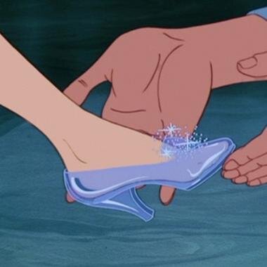 ZapatitoCristal's profile picture. Somos una nueva tienda online de zapatos a través de Twitter y Correo Electrónico. Contacto: ZapatitosDeCristalShop@gmail.com