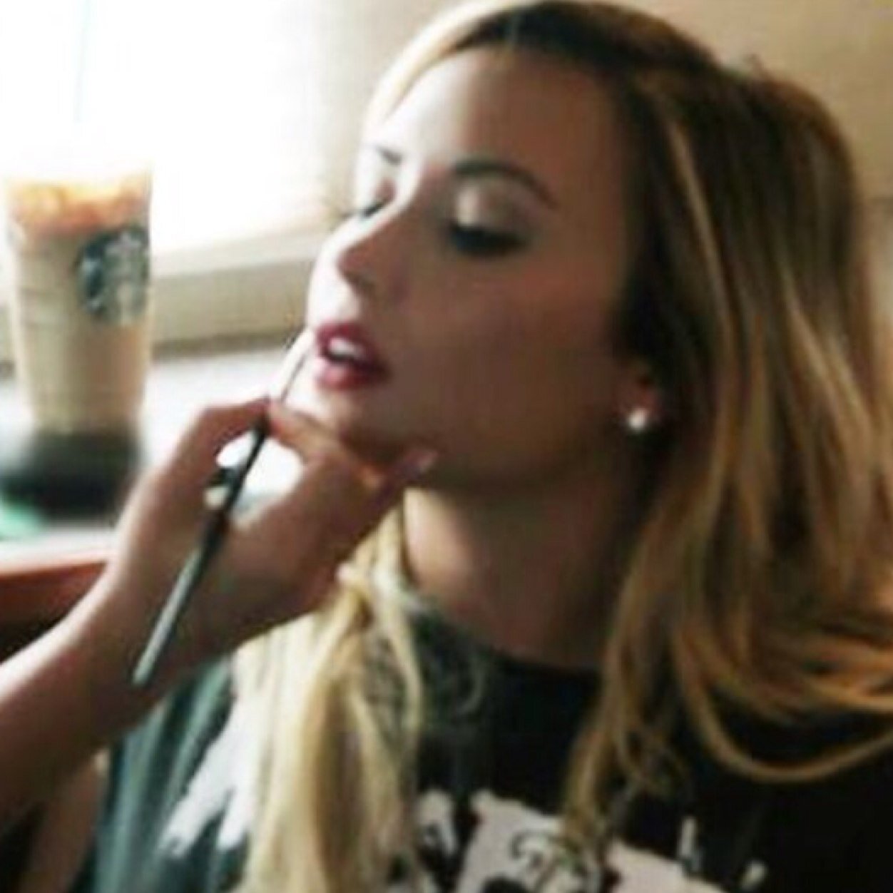 free follow, follow @fuxkingdemetria