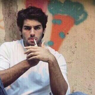 ‏‏‏‏‏‏‏احمد 19 (           متفااائل بغد           )                                                                     kik:  AoAo1324