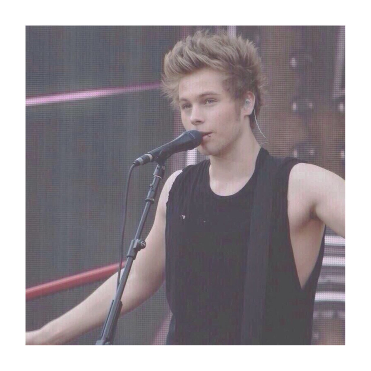 pictures of luke's arms ᕙ(⇀‸↼‶)ᕗ @lukenintendo