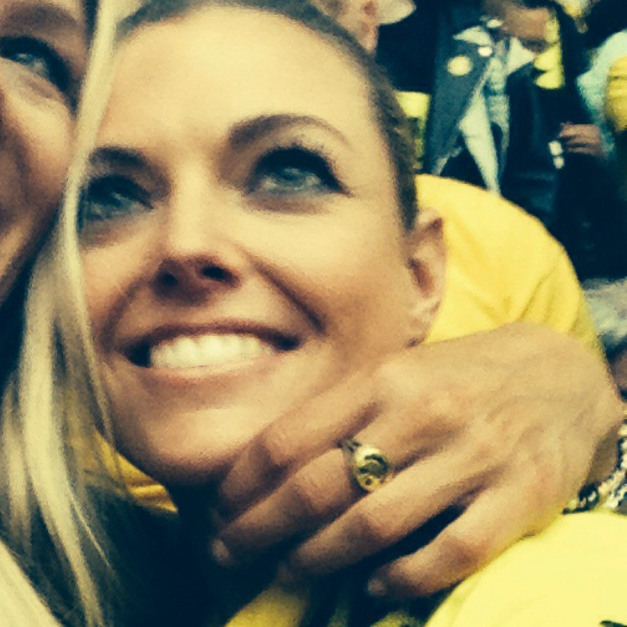 'Übrings bei der Aufforderung ''Westfalenstadion steht auf'' dürft ihr aufstehen ! Wenn ihr nur gucken wollt bleibt zuhause!' Borussia Dortmund! Bis in den Tod!