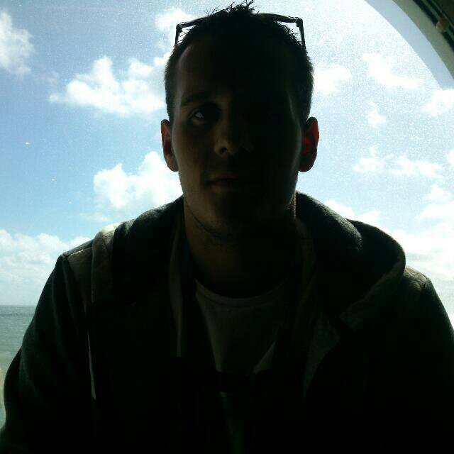 Te mientes a ti mismo para ser feliz , no importa , todos lo hacemos.