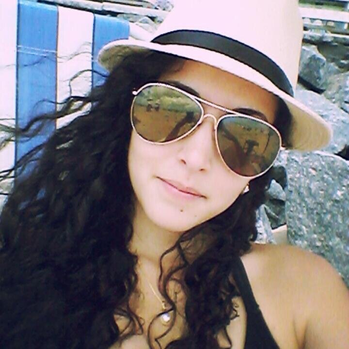 Felicidade é a certeza de que a vida não está passando inutilmente (: