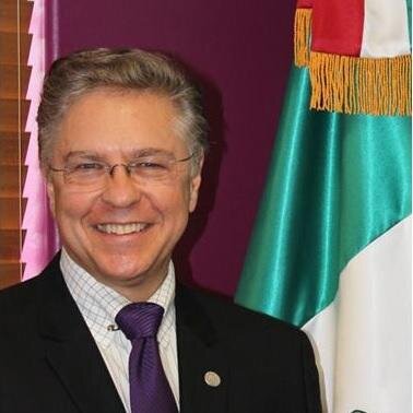 Retired Ambassador, Mexican Foreign Service. Master of Laws (LLM) Arizona State University. Autor del libro “Derecho de Inmunidad Diplomática”, Ed. Trillas