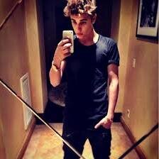 hola me llamo Fernanda & soy belieber, directioner & coder de corazón :3