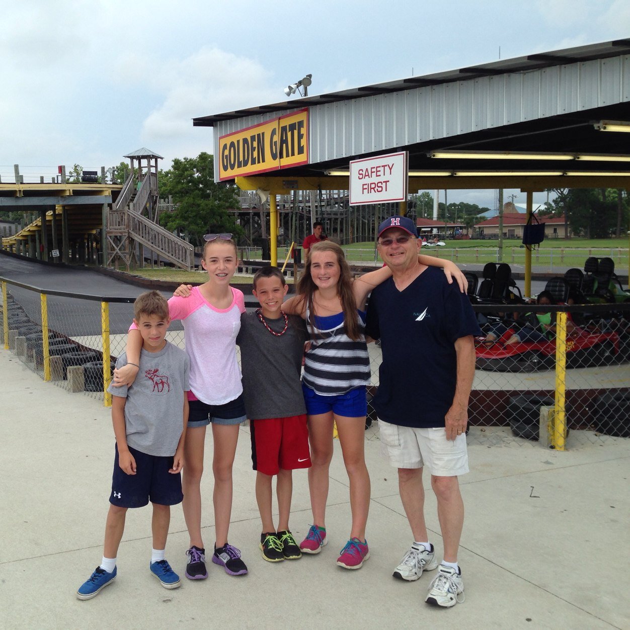 dad of 5 awesome kids-husband to a smokin hot woman of God-but most of all a servant of God!!