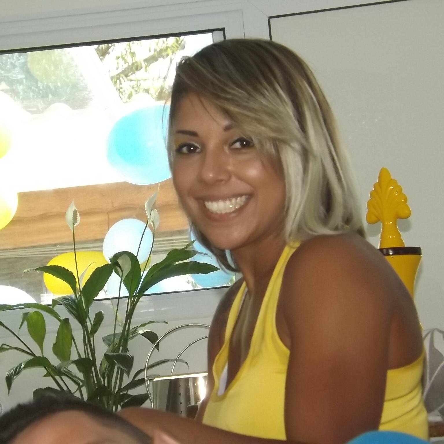 na minha vida primeiramente DEUS,valorizo minha familia acima de td e amo os animais!!
