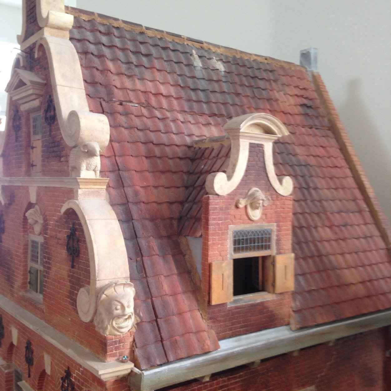 My fabulous dolls house collection will be auctioned July 23-24 in Chciago, inquire at http://t.co/e80cE9RbW6 for details and to register for online bidding