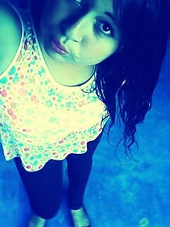 soy guera,pelo entre cafe y guero,ojos cafes,alta}